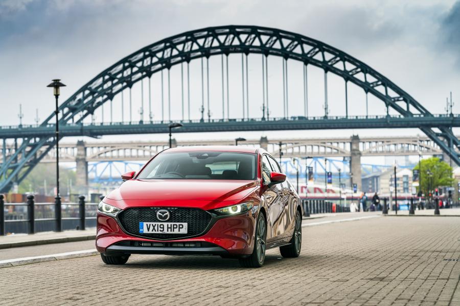  Mazda3 Skyactiv-G Sport Lux Hatchback 2019 года  (UK) (фото 2 из 91)